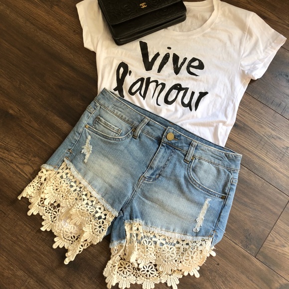 Crochet hem denim shorts - Picture 2 of 8
